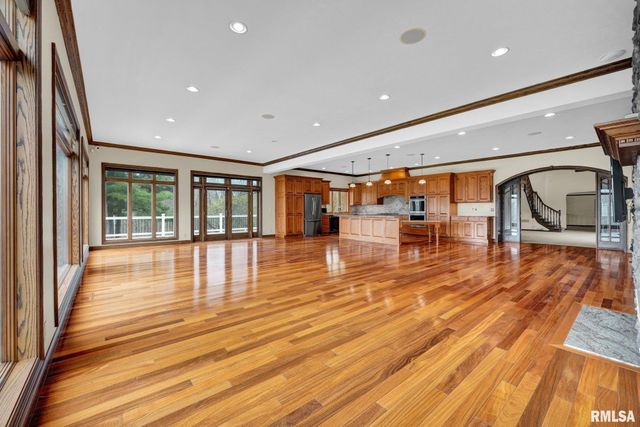 22500 SPRING CREEK Road, Washington, IL 61571
