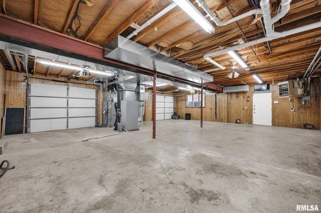 22500 SPRING CREEK Road, Washington, IL 61571