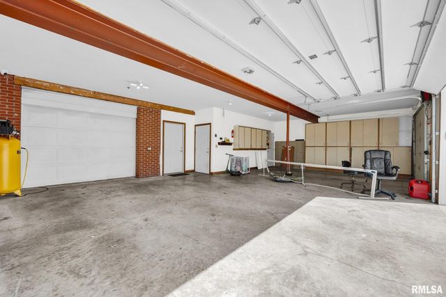 22500 SPRING CREEK Road, Washington, IL 61571