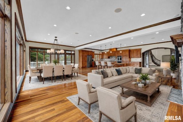 22500 SPRING CREEK Road, Washington, IL 61571