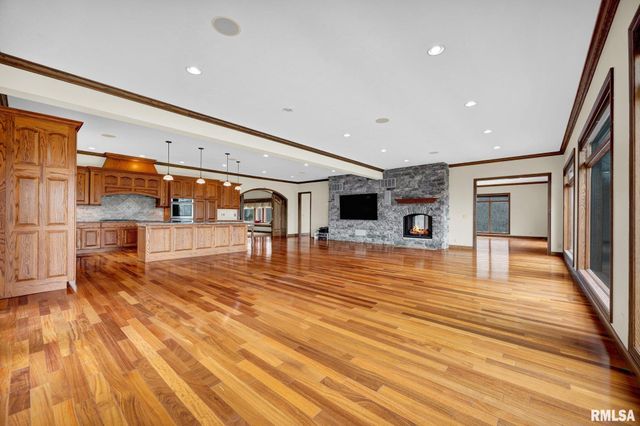 22500 SPRING CREEK Road, Washington, IL 61571