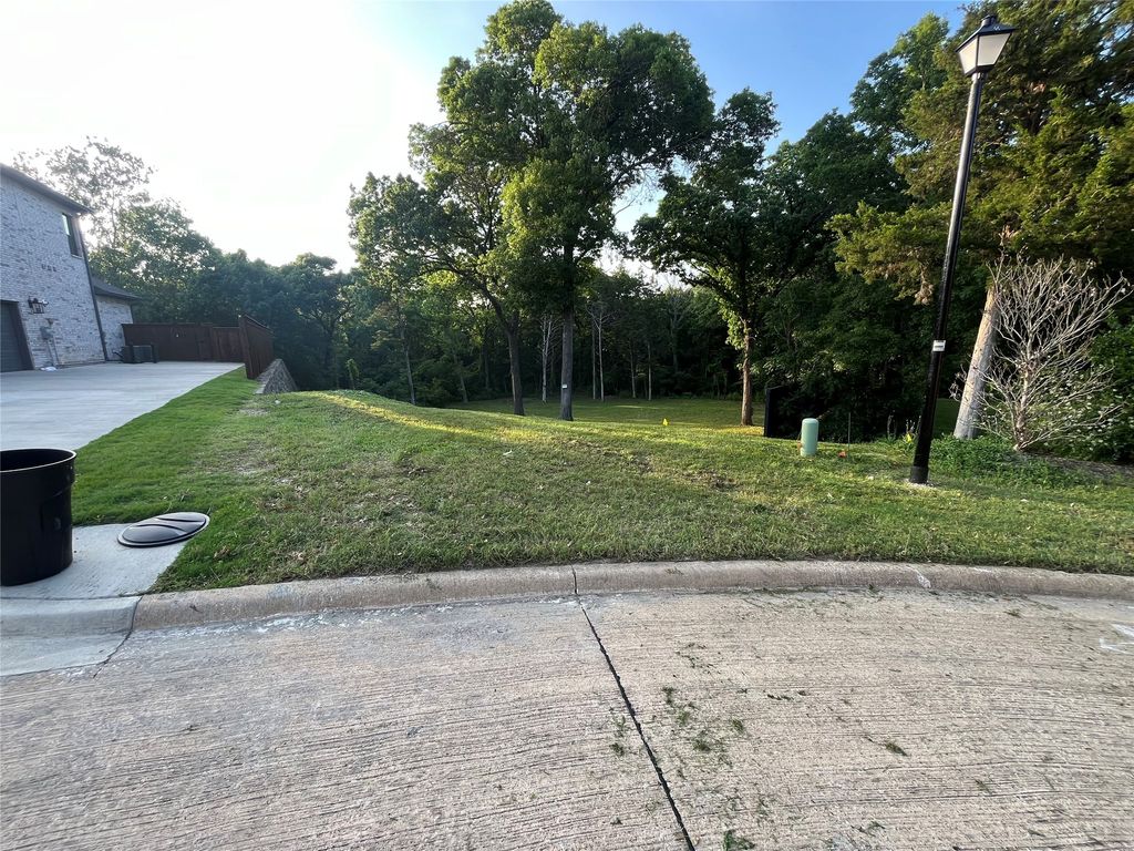 1661 Carriage Creek Drive, Desoto, TX 75115