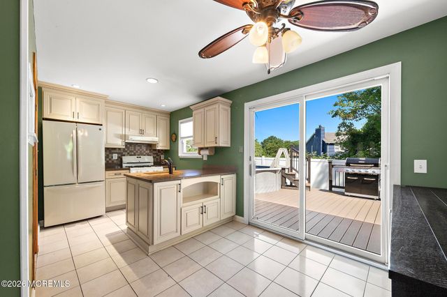 25 Carlow Way, Hazlet, NJ 07730