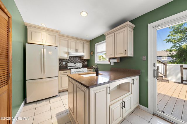 25 Carlow Way, Hazlet, NJ 07730
