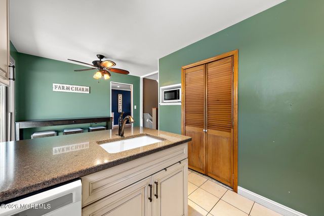 25 Carlow Way, Hazlet, NJ 07730