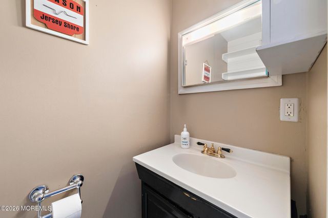 25 Carlow Way, Hazlet, NJ 07730