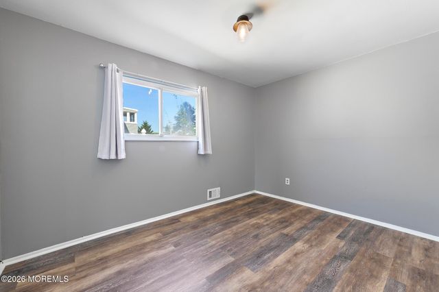 25 Carlow Way, Hazlet, NJ 07730