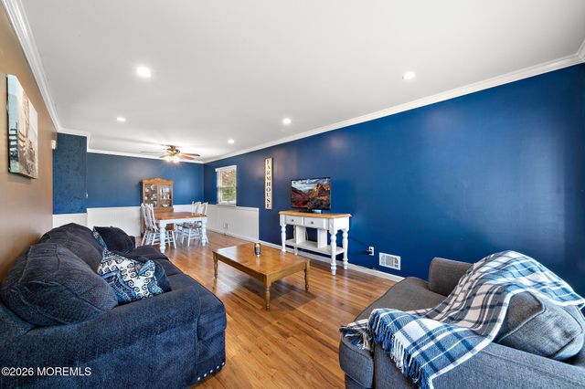 25 Carlow Way, Hazlet, NJ 07730