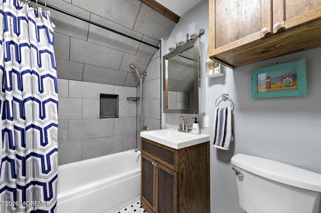 25 Carlow Way, Hazlet, NJ 07730