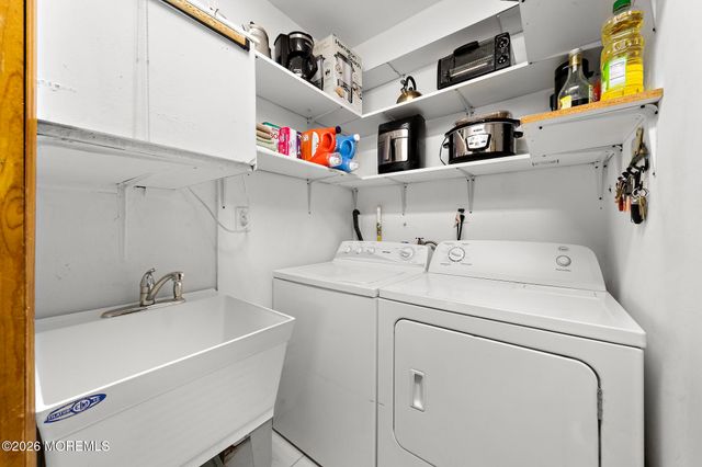 25 Carlow Way, Hazlet, NJ 07730