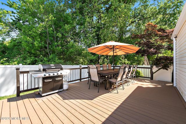 25 Carlow Way, Hazlet, NJ 07730