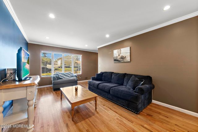 25 Carlow Way, Hazlet, NJ 07730