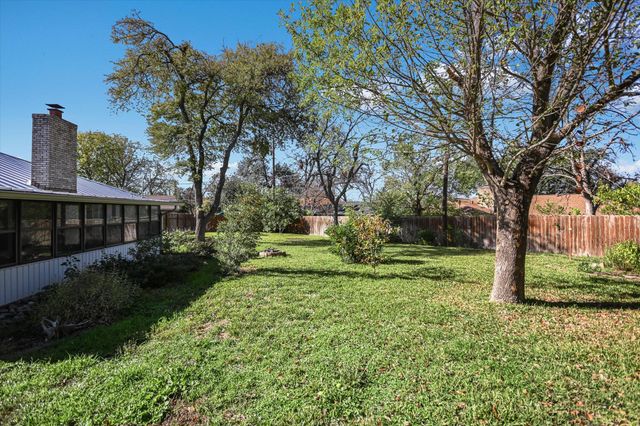 8206 Emberwood DR, Austin, TX 78757