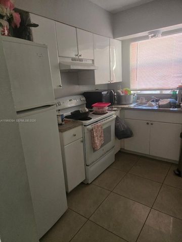 208 SW 1st Ct, Pompano Beach, FL 33060