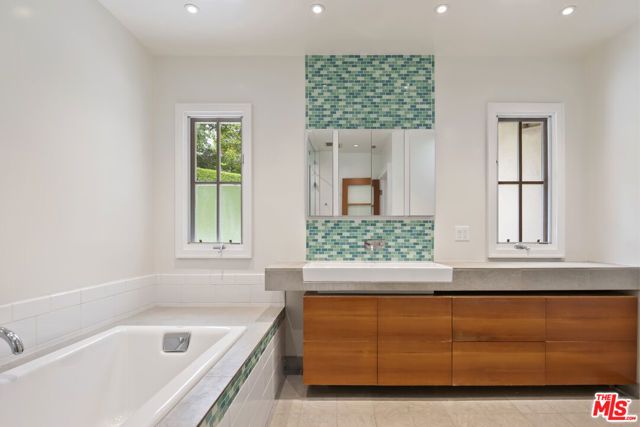 18080 Karen Drive, Encino (los Angeles), CA 91316