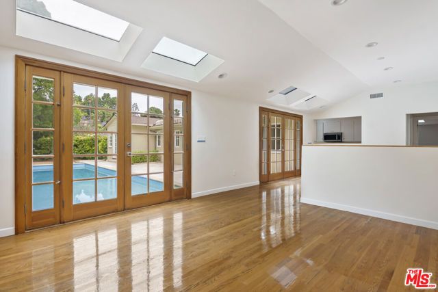 18080 Karen Drive, Encino (los Angeles), CA 91316