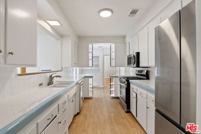 18080 Karen Drive, Encino (los Angeles), CA 91316