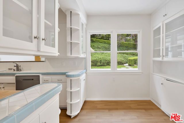 18080 Karen Drive, Encino (los Angeles), CA 91316