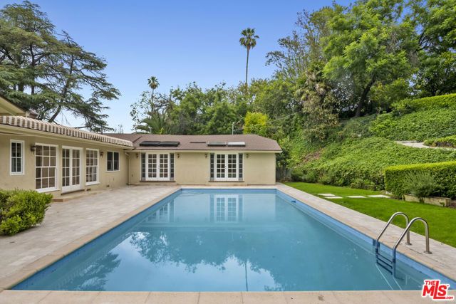 18080 Karen Drive, Encino (los Angeles), CA 91316