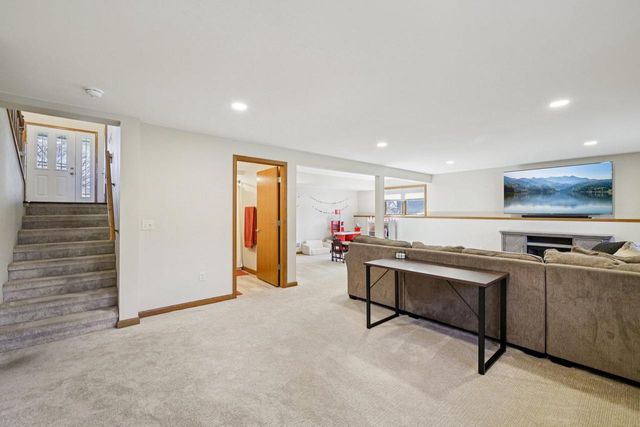 470 N Westmount Drive, Sun Prairie, WI 53590