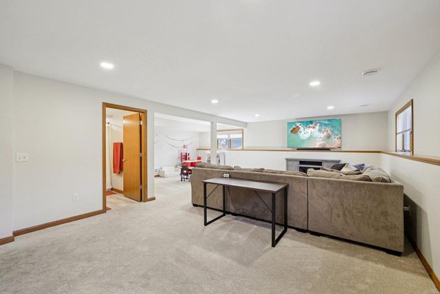 470 N Westmount Drive, Sun Prairie, WI 53590