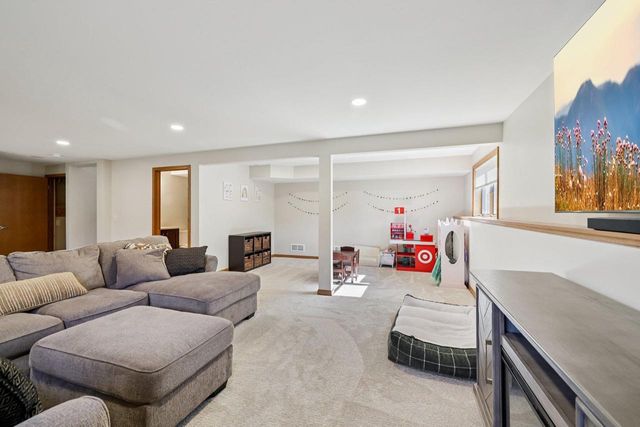 470 N Westmount Drive, Sun Prairie, WI 53590