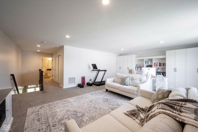 16816 Oxbow Drive, Westfield, IN 46074