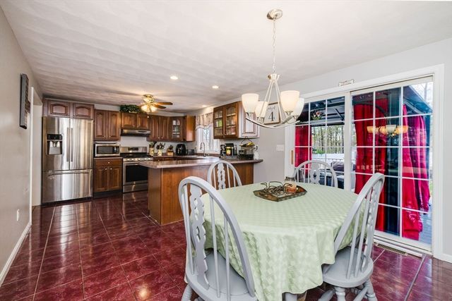 38 Alicia Dr, Taunton, MA 02780