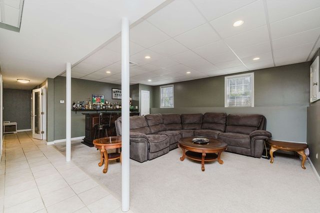 38 Alicia Dr, Taunton, MA 02780