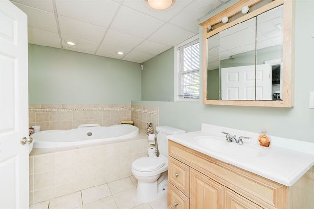 38 Alicia Dr, Taunton, MA 02780