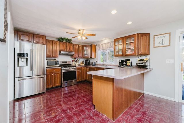 38 Alicia Dr, Taunton, MA 02780