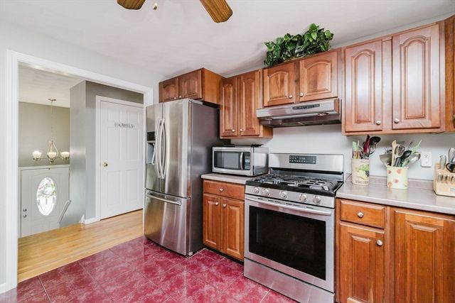 38 Alicia Dr, Taunton, MA 02780