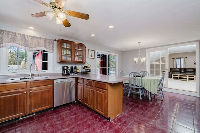 38 Alicia Dr, Taunton, MA 02780