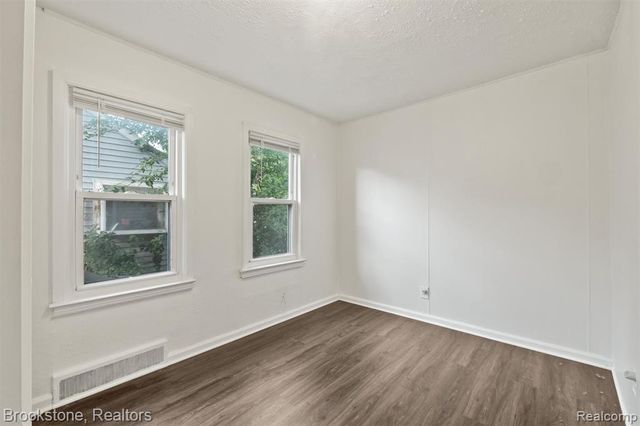 5689 Cornell Street, Dearborn Heights, MI 48125