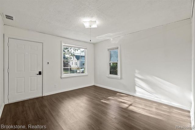 5689 Cornell Street, Dearborn Heights, MI 48125