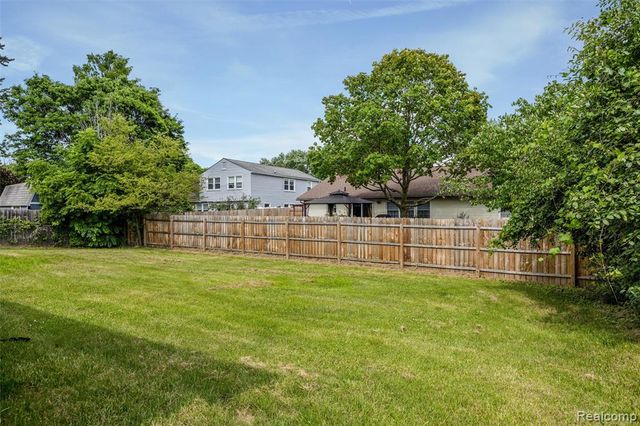 4942 Butler Drive, Troy, MI 48085