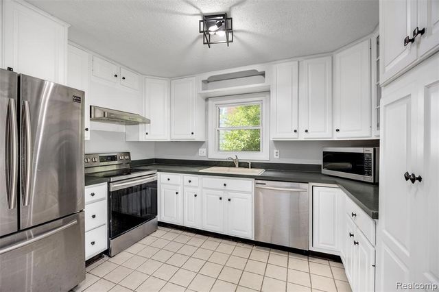 4942 Butler Drive, Troy, MI 48085