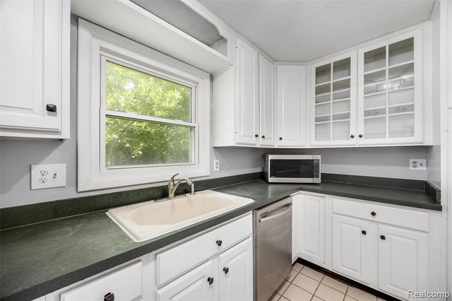 4942 Butler Drive, Troy, MI 48085