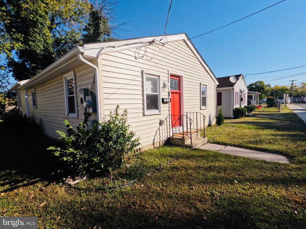 Image 2 of property listing at 730 WOOLFORD ST, Seaford, DE 19973