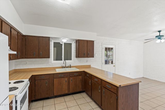 802 E Graybill Drive, Tucson, AZ 85719