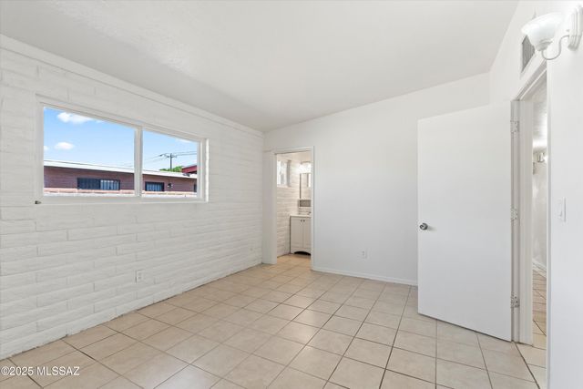 802 E Graybill Drive, Tucson, AZ 85719