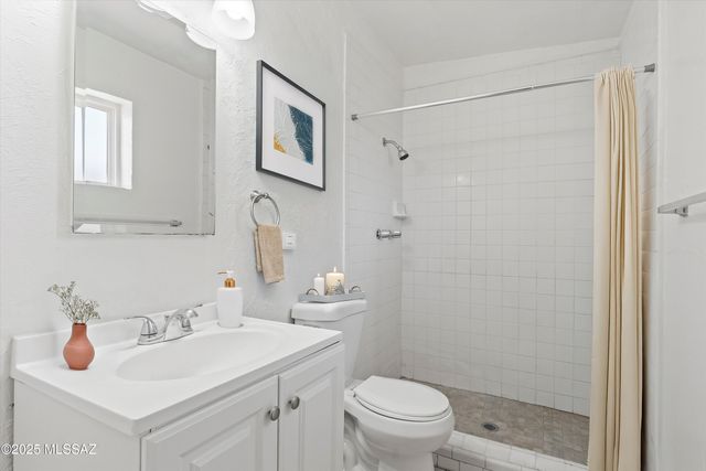 802 E Graybill Drive, Tucson, AZ 85719