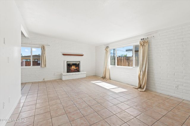 802 E Graybill Drive, Tucson, AZ 85719