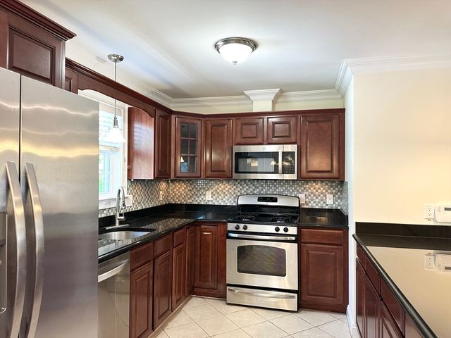 580 Quarry St 18, Quincy, MA 02169