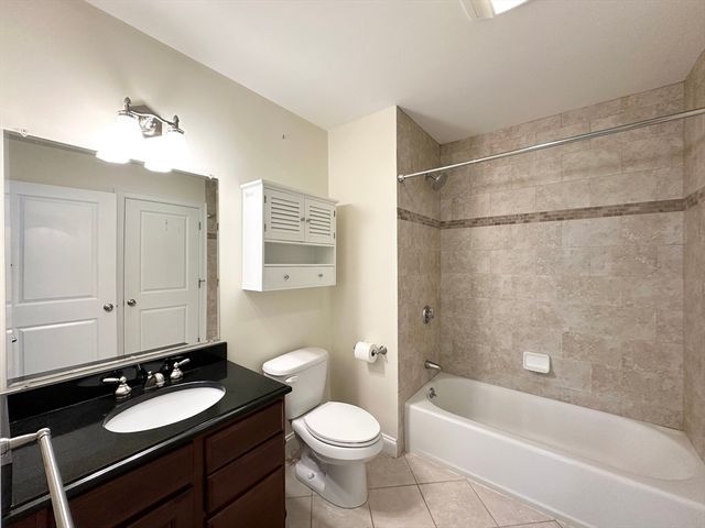 580 Quarry St 18, Quincy, MA 02169