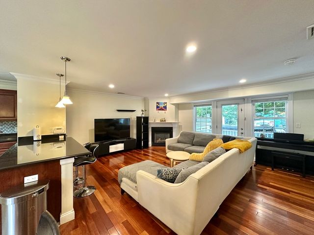 580 Quarry St 18, Quincy, MA 02169