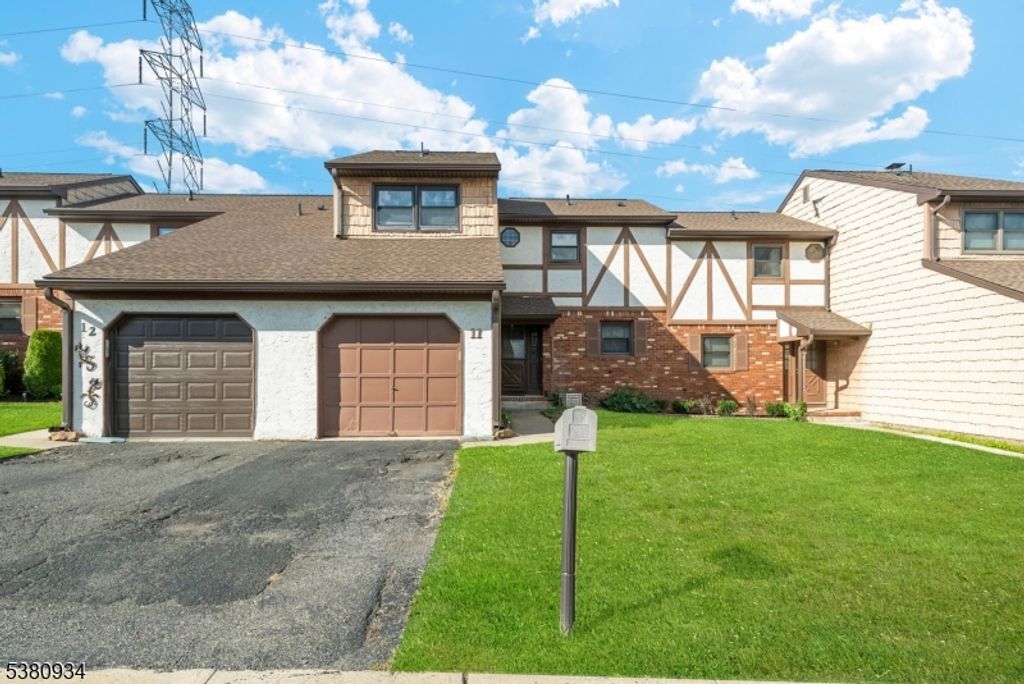 11 Chesterfield Way, Sayreville Boro, NJ 08872