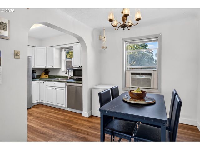 16523 Se CLINTON St, Portland, OR 97236