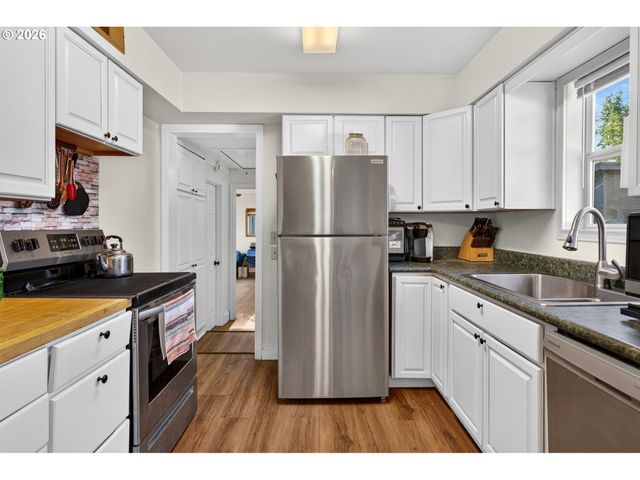 16523 Se CLINTON St, Portland, OR 97236