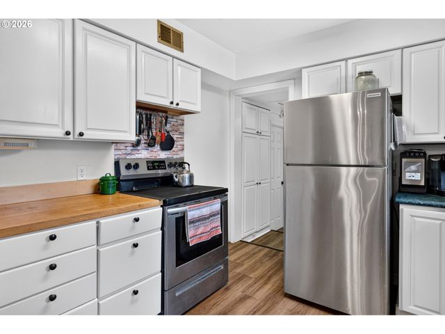 16523 Se CLINTON St, Portland, OR 97236